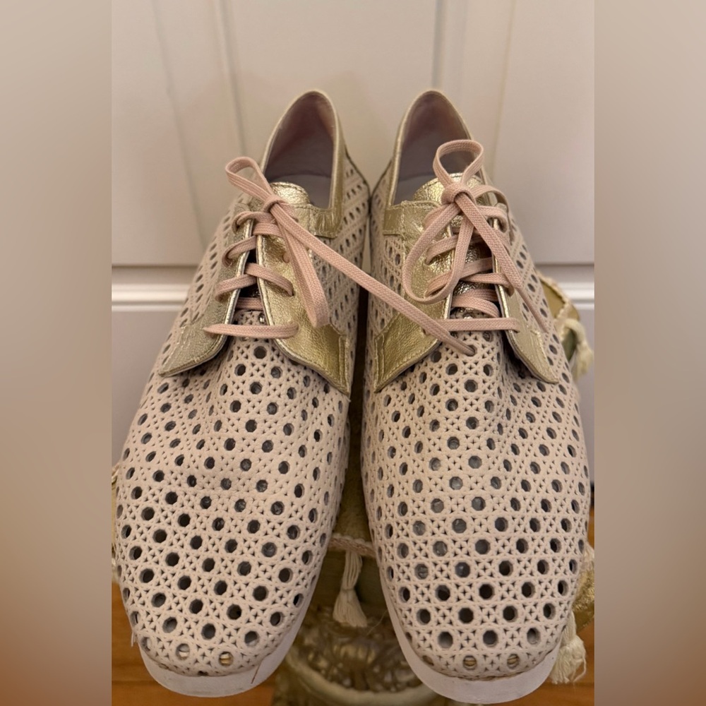 Sabrinas Leather Cream with Gold  Accent Oxford Lace-Up Shoes